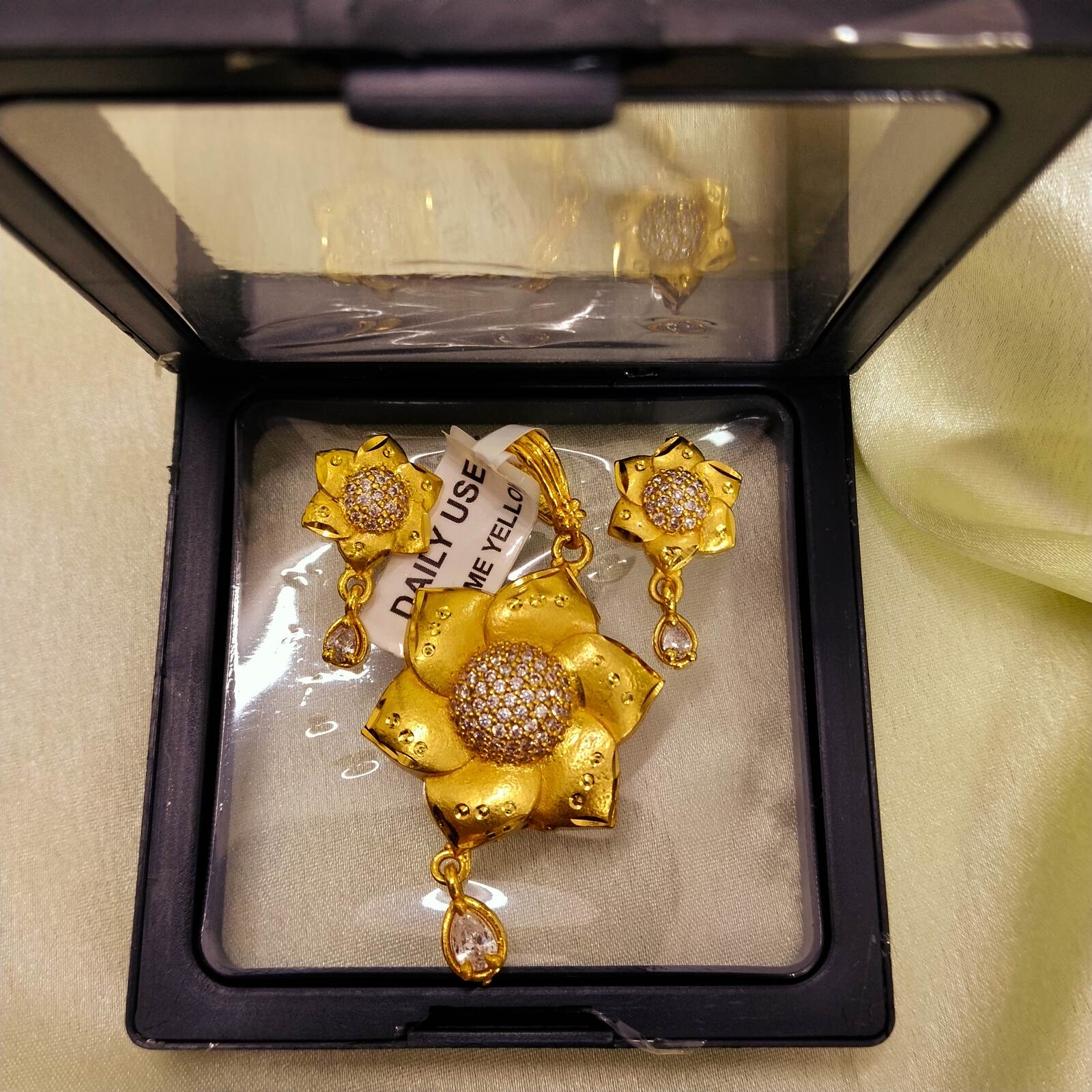 Premium Golden Pendant & Earing Set 4