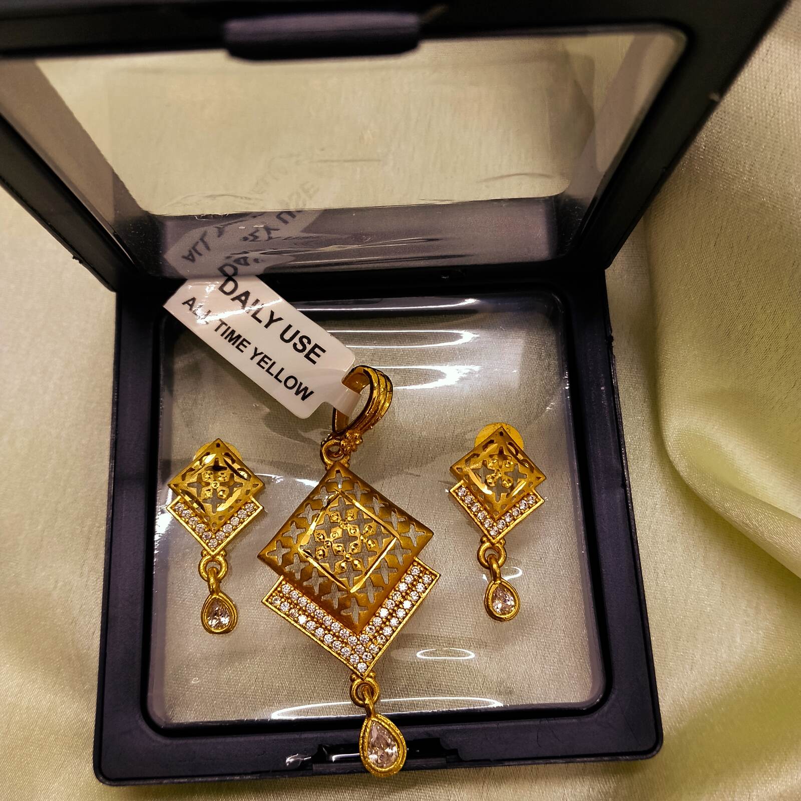Premium Golden Pendant & Earing Set 1